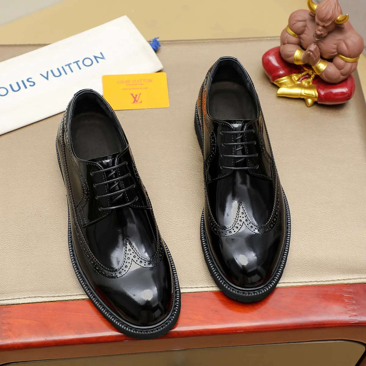 Men's shoes 💰620 💰 Louis Vuitton LV ® Autumn and Winter 🆕 models 🔛Full shoe counter First layer cowhide, 🐂leather lined casual shoes for men, super soft outsole, essential for driving. Counter synchronized original first layer cowhide completely 1:1 mold customization 🌹Top version, 2 colors available! Number: 38-45 (37.46. Customized)